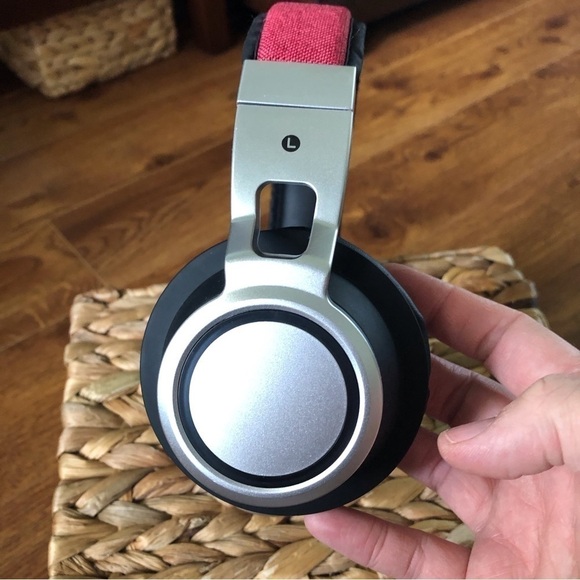 Sharper Image Rechargeable wireless headphones. - Picture 2 of 4